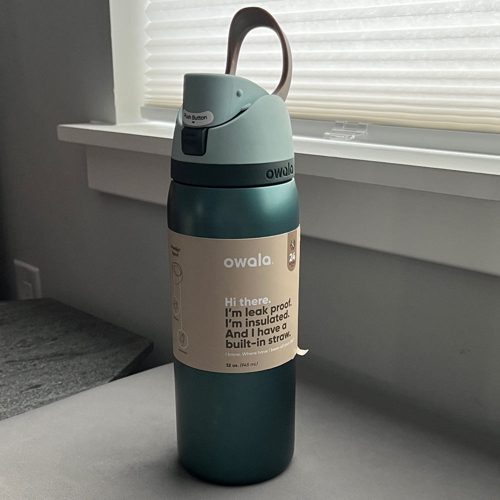 NEW Owala Wintergreen FreeSip 32oz Bottle - Metallic Green - Limited Edition